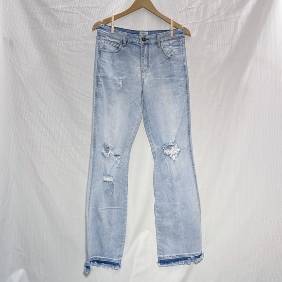Twelve by Twelve Distressed La Hoya Light Wash Flare Jeans - 28 - Picture 2 of 10
